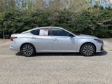 Used 2024 Nissan Altima 2.5 SV image 2