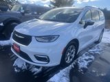 Used 2023 Chrysler Pacifica Limited image 3