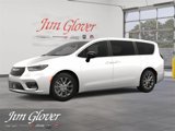 New 2025 Chrysler Pacifica Select image 2