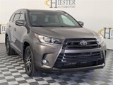 Used 2018 Toyota Highlander SE image 2