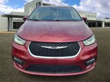 Used 2023 Chrysler Pacifica Touring-L image 2