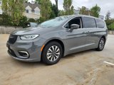Used 2022 Chrysler Pacifica Touring-L image 3
