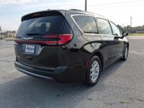 Used 2022 Chrysler Pacifica Touring-L image 4