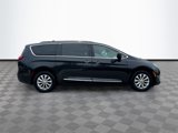 Used 2017 Chrysler Pacifica Touring-L image 5