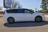 New 2024 Chrysler Pacifica Select w/ Uconnect Theater Family Group image 4