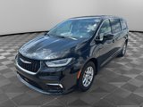 Used 2023 Chrysler Pacifica Touring-L image 2