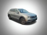 Used 2020 Volkswagen Tiguan SE w/ Panoramic Sunroof Package image 2