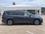 Used 2021 Chrysler Pacifica Touring-L image 4