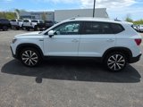 Used 2023 Volkswagen Taos SE image 2
