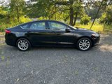Used 2017 Ford Fusion SE w/ Fusion SE Technology Package image 3
