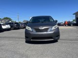 Used 2017 Toyota Sienna LE image 2