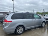Used 2014 Toyota Sienna XLE image 3