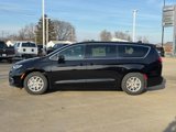 New 2025 Chrysler Pacifica Select image 4