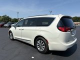 Used 2020 Chrysler Pacifica Touring-L image 3