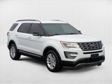 Used 2017 Ford Explorer XLT image 3