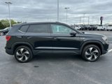 Certified 2024 Volkswagen Taos SE image 4