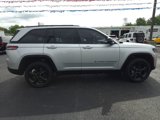 Used 2023 Jeep Grand Cherokee Altitude image 3