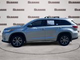 Used 2017 Toyota Highlander XLE image 2