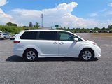 Used 2018 Toyota Sienna LE image 2