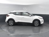 Used 2023 Nissan Kicks SV image 4
