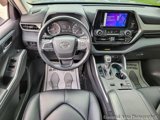 Used 2023 Toyota Highlander XLE image 5