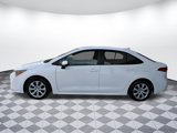 Used 2020 Toyota Corolla LE image 2