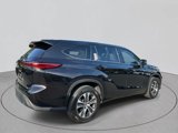 Used 2022 Toyota Highlander XLE image 6