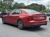 Used 2020 Volvo S60 T6 Momentum image 3