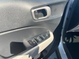 Used 2022 Hyundai Venue SEL w/ Cargo Package image 6