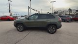 Used 2019 Jeep Cherokee Trailhawk w/ Cold Weather Group image 5