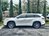 Used 2017 Toyota Highlander XLE image 2