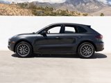 Certified 2018 Porsche Macan image 2