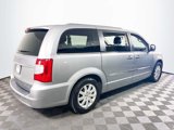 Used 2015 Chrysler Town & Country Touring image 4