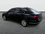Used 2018 Volkswagen Passat 2.0T SE image 2