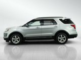 Used 2017 Ford Explorer XLT image 2
