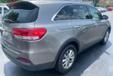 Used 2017 Kia Sorento LX image 2
