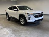 Used 2024 Chevrolet Trax LS w/ LS Convenience Package image 3