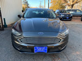 Used 2017 Ford Fusion SE w/ Fusion SE Technology Package image 2