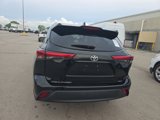 Used 2023 Toyota Highlander XLE image 3