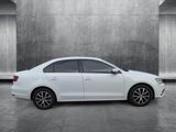Used 2017 Volkswagen Jetta SE image 4