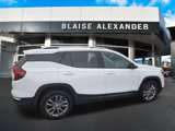 Used 2024 GMC Terrain SLT image 2