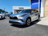 Used 2022 Toyota Highlander XLE image 3