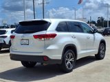 Used 2018 Toyota Highlander FWD V6 image 2