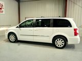 Used 2014 Chrysler Town & Country Touring image 3