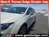 Used 2017 Chrysler Pacifica Limited image 4