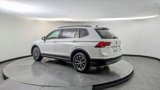 Used 2020 Volkswagen Tiguan SE image 3