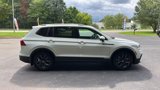 Used 2022 Volkswagen Tiguan SE w/ Panoramic Sunroof Package image 5