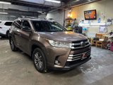 Used 2017 Toyota Highlander XLE image 3