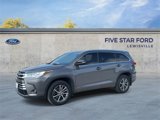 Used 2017 Toyota Highlander XLE image 3