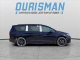 New 2025 Chrysler Pacifica Limited image 2